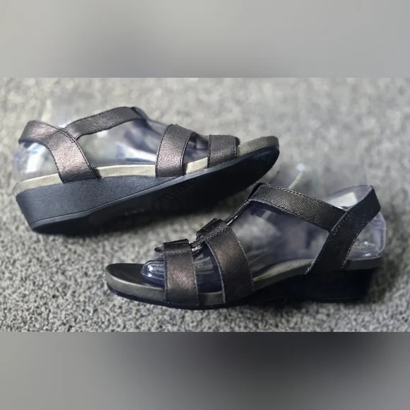 Aravon Rockport Standon T Bar Metallic Size 8 Sandals CH0417 Adjustable - Picture 7 of 11